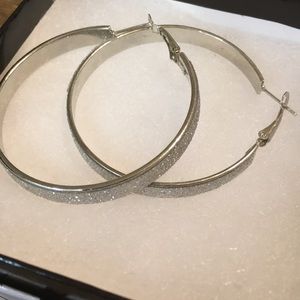 Circle hoops silver sparkling